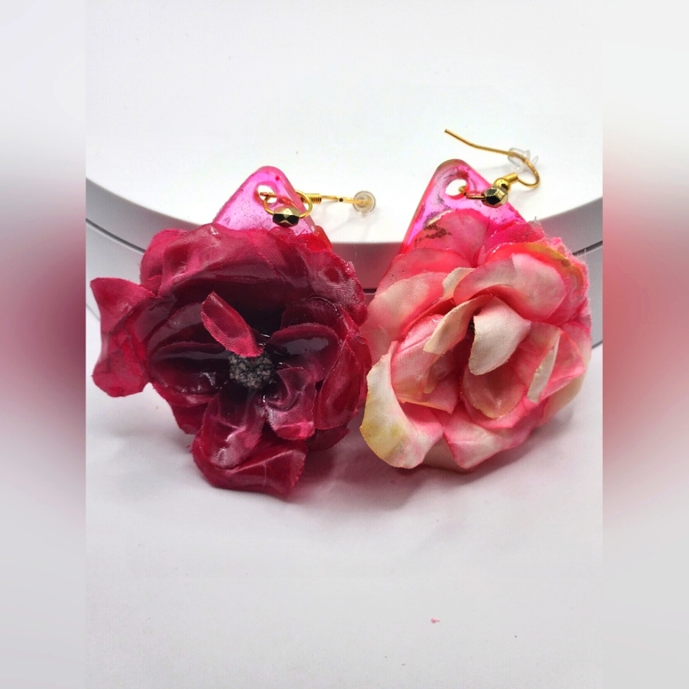 NEW 💕💕Floral Pink Medium-sized Teardrop Earrings